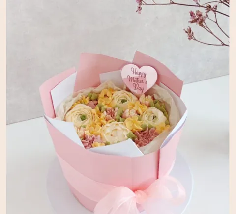 Rose Bisque Bouquet, a Fig & Owl cake