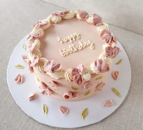 Begonia, a Fig & Owl cake