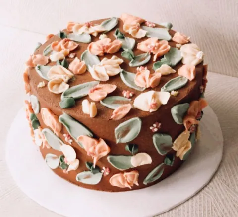 Chestnut, a Fig & Owl cake