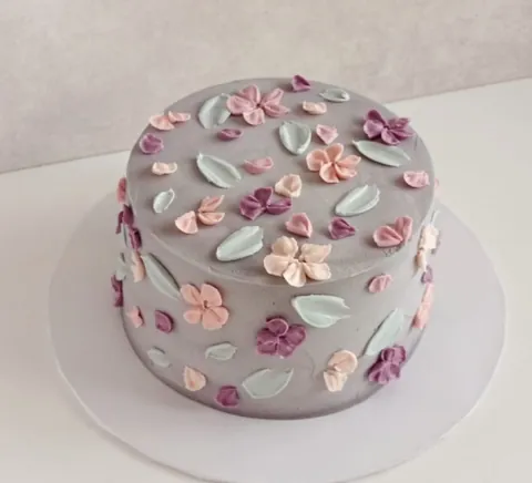 Pashmina, a Fig & Owl cake