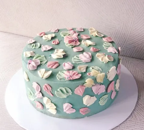 Pastel Petals, a Fig & Owl cake