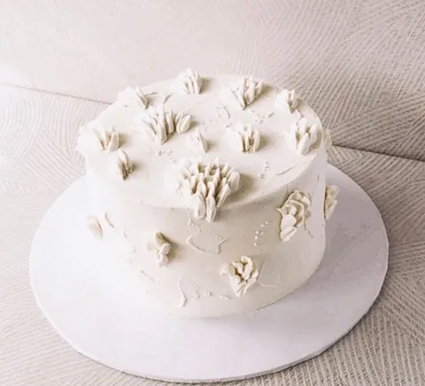 White Lilia, a Fig & Owl cake