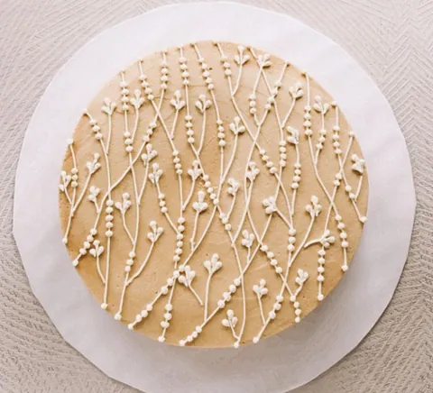 String and Beads, a Fig & Owl cake