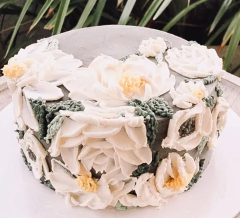 Ivory Hues, a Fig & Owl cake