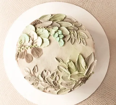 Leaf Sprays, a Fig & Owl cake