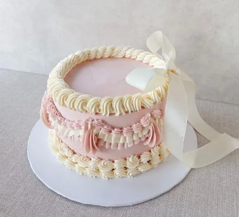 Bo Peep, a Fig & Owl cake