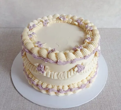 Hazy Lilac, a Fig & Owl cake