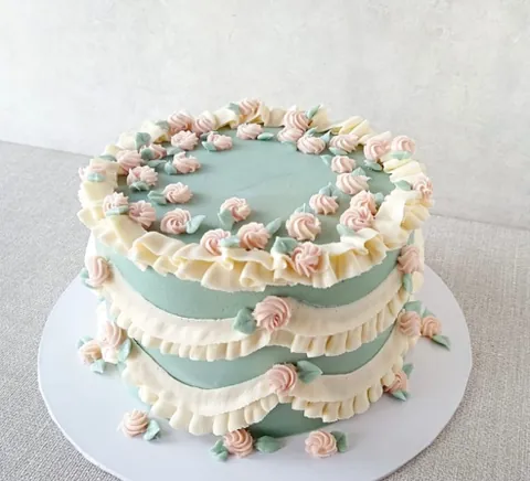 Mayfair, a Fig & Owl cake
