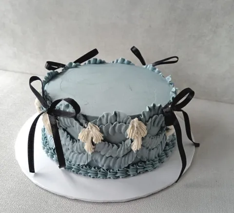 Vintage Dusty Blue, a Fig & Owl cake