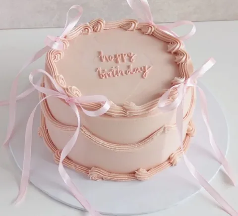 Vintage Lily, a Fig & Owl cake