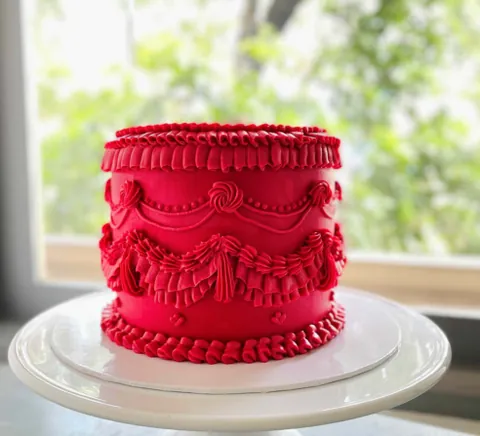 Vintage Scarlet, a Fig & Owl cake