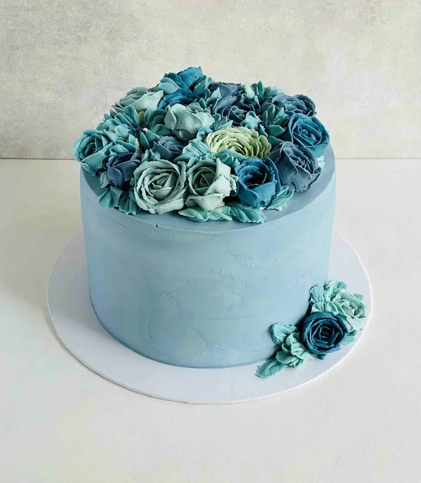 A Fig & Owl buttercream cake