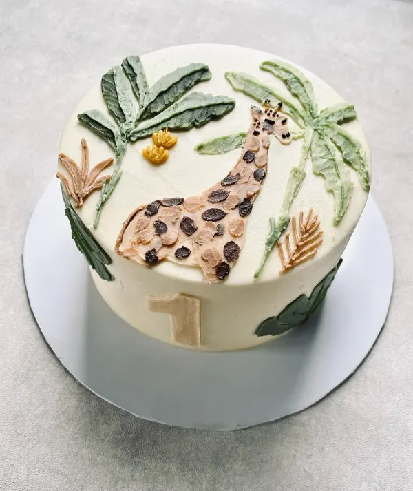 A Fig & Owl buttercream cake