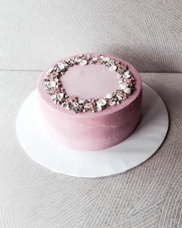 A Fig & Owl buttercream cake