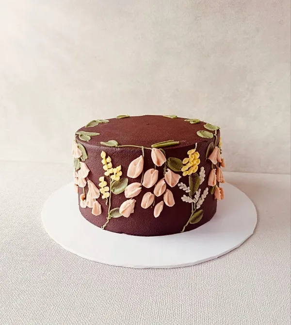 A Fig & Owl buttercream cake