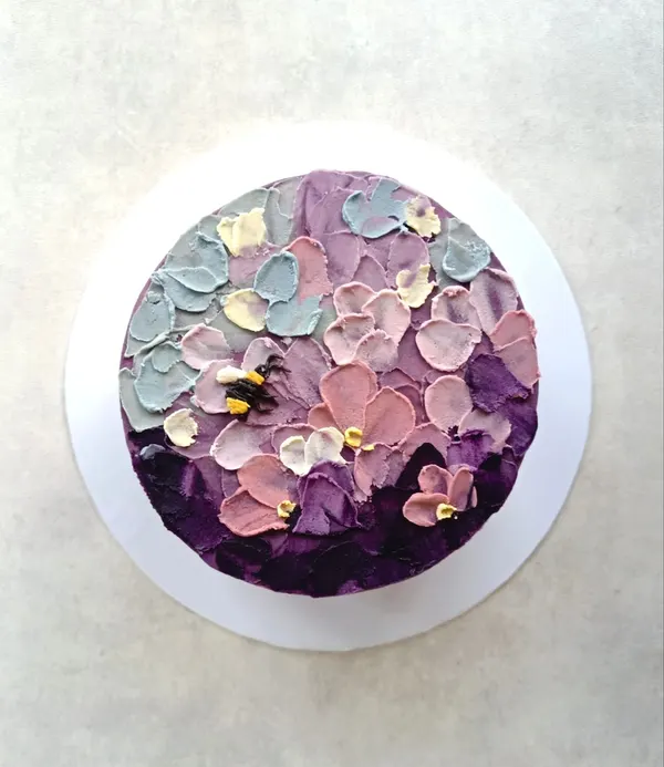 A Fig & Owl buttercream cake