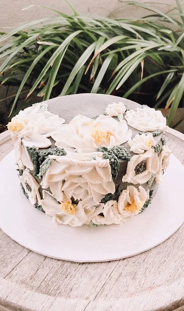 A Fig & Owl buttercream cake