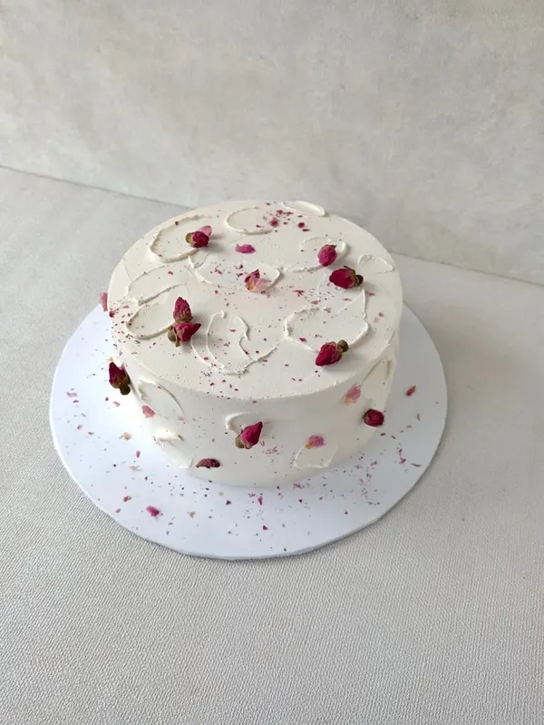 A Fig & Owl buttercream cake