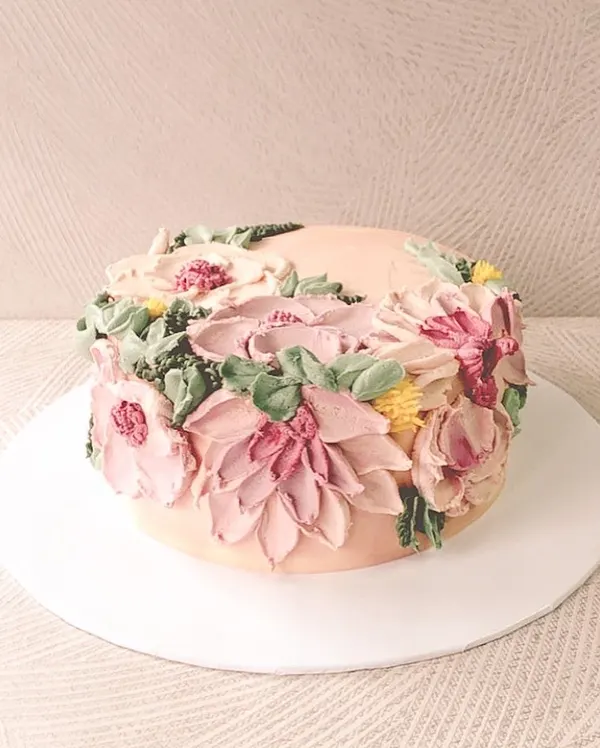 A Fig & Owl buttercream cake