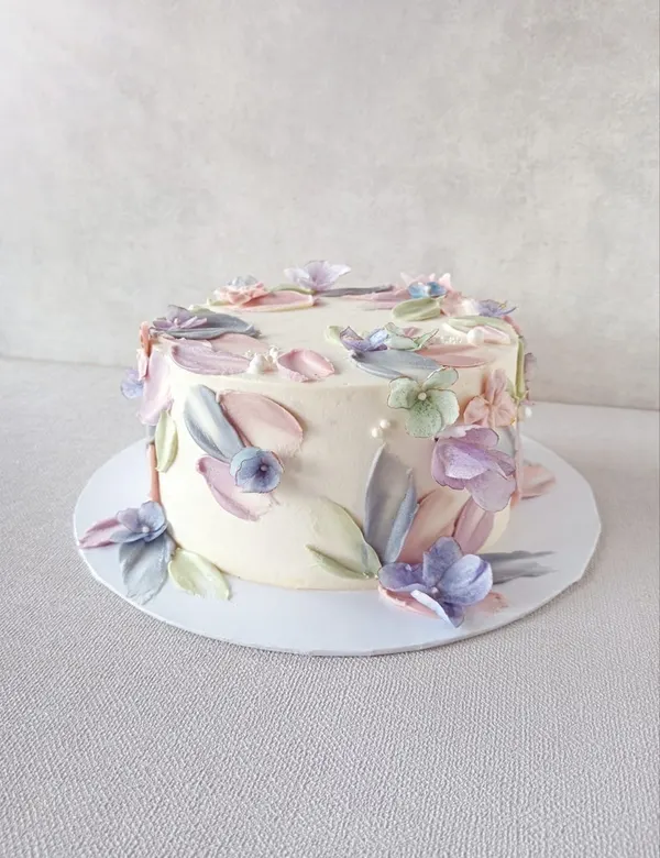 A Fig & Owl buttercream cake