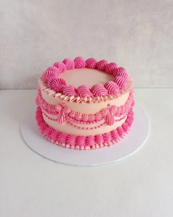 A Fig & Owl buttercream cake