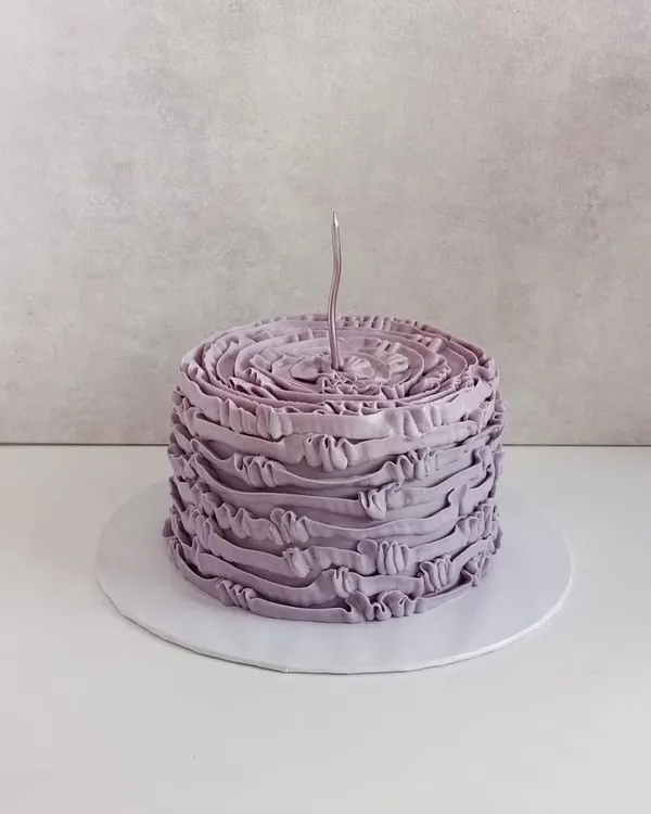 A Fig & Owl buttercream cake