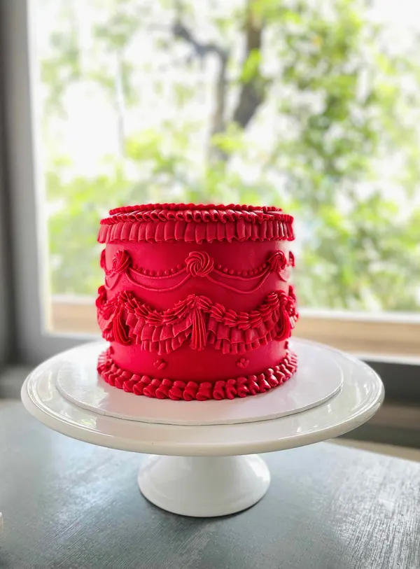 A Fig & Owl buttercream cake
