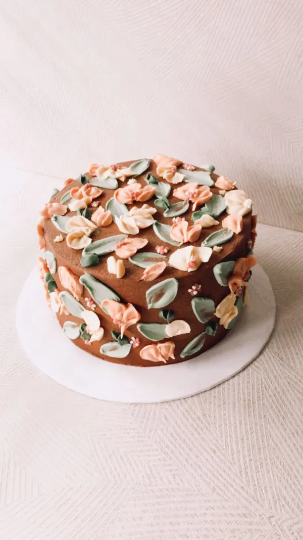 A Fig & Owl buttercream cake
