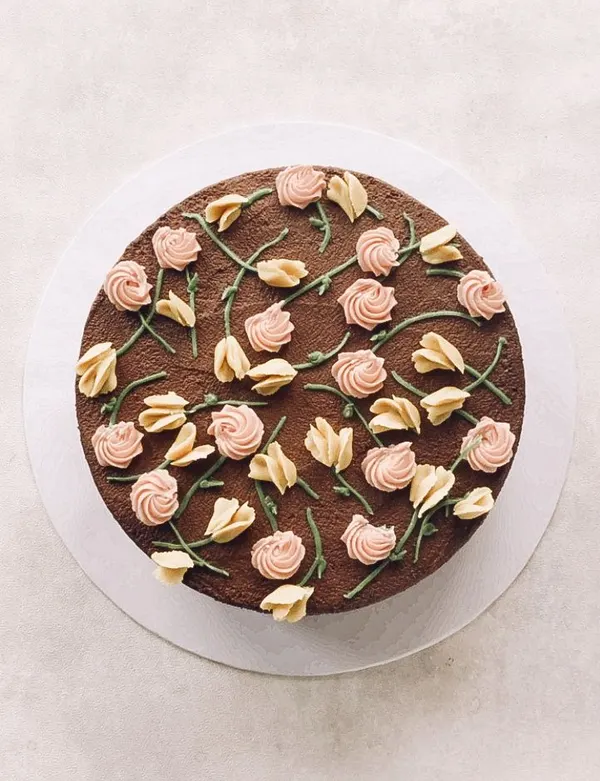 A Fig & Owl buttercream cake