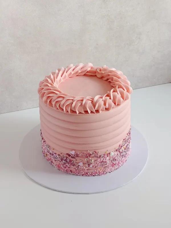 A Fig & Owl buttercream cake