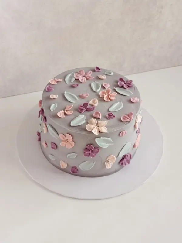A Fig & Owl buttercream cake