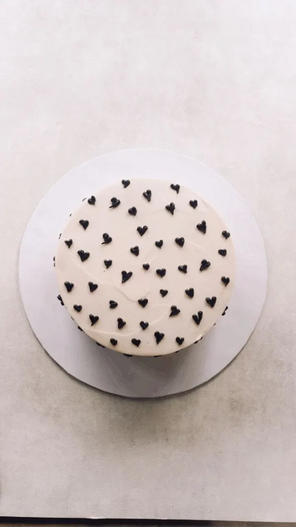 A Fig & Owl buttercream cake