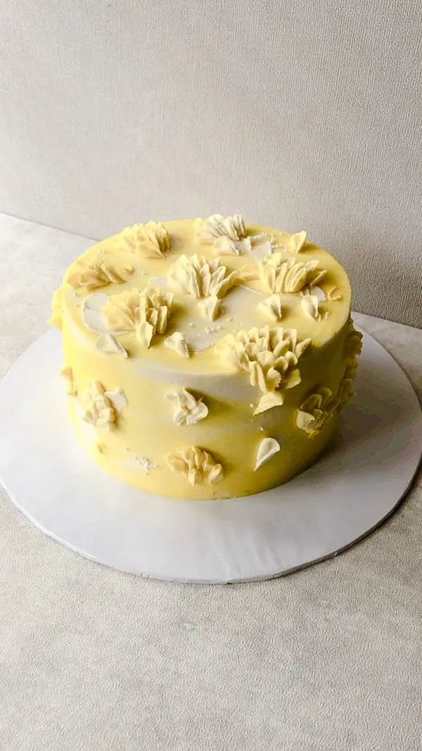 A Fig & Owl buttercream cake