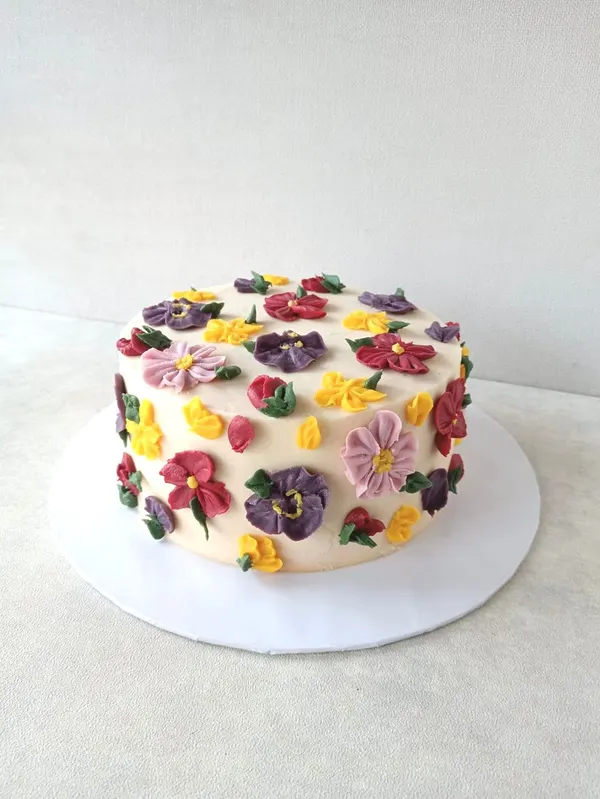 A Fig & Owl buttercream cake