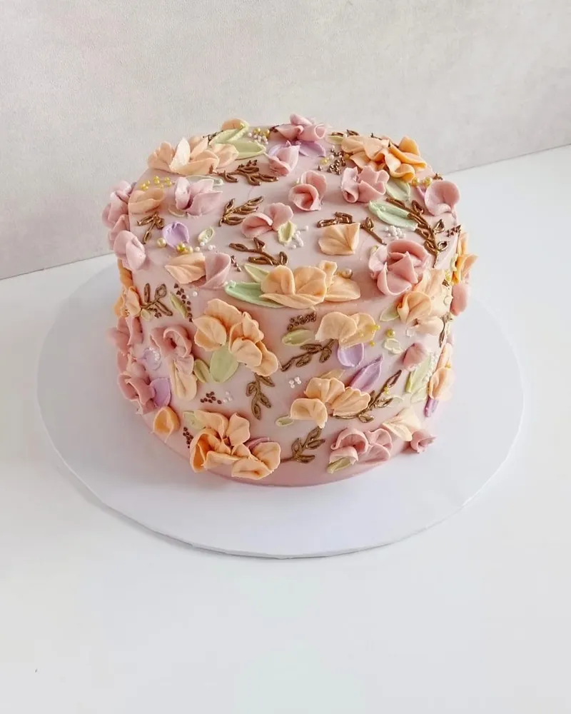 A cake finely piped with buttercream, like embroidery