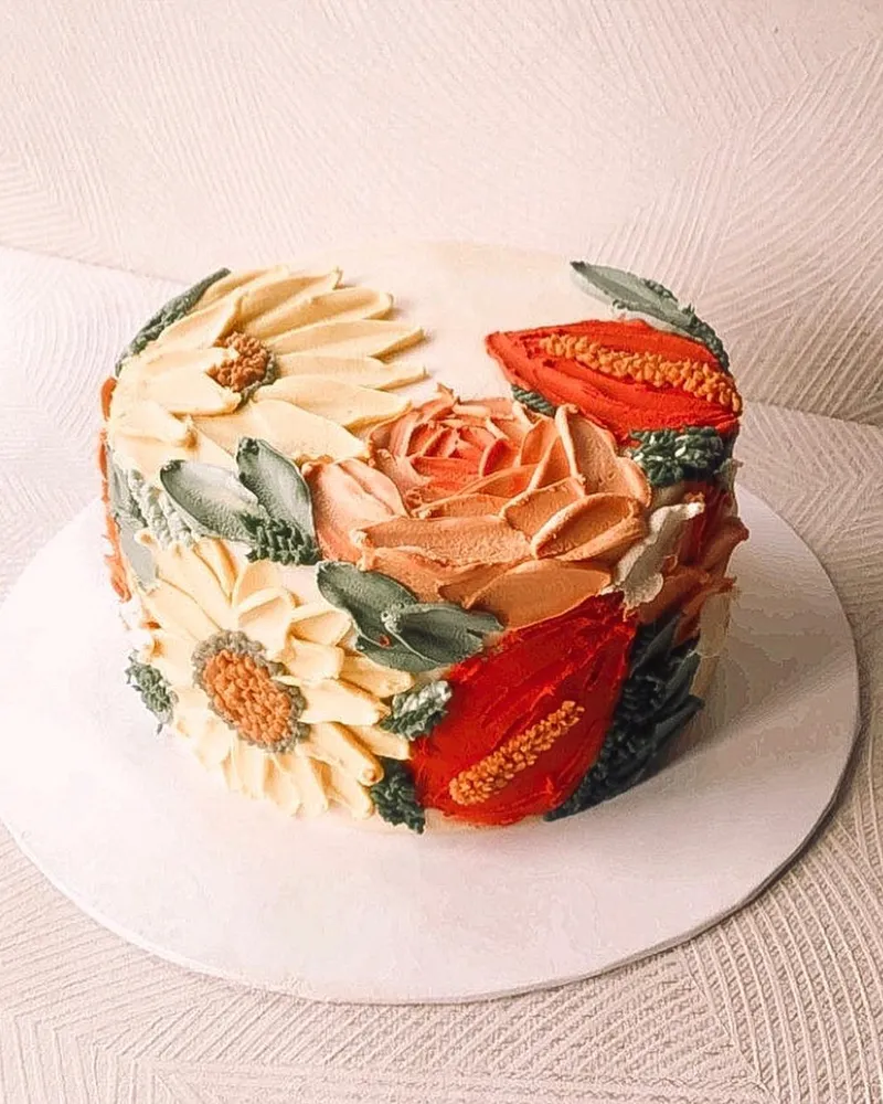A palette-knife sculpted floral cake