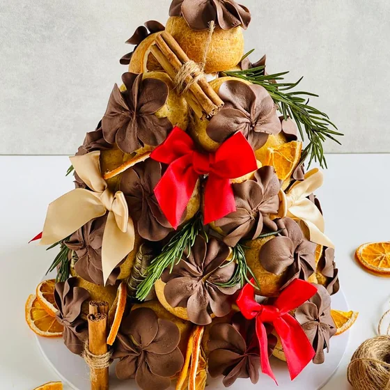 Croquembouche de Noël by Fig & Owl
